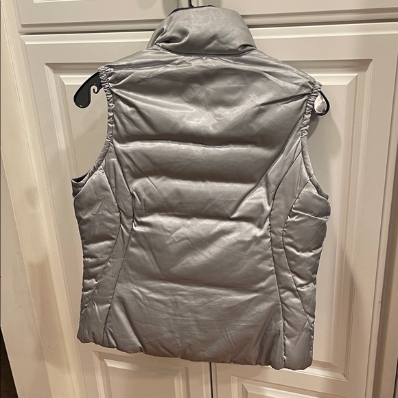 Women's Nike Silver Puffer Vest - Picture 3 of 7